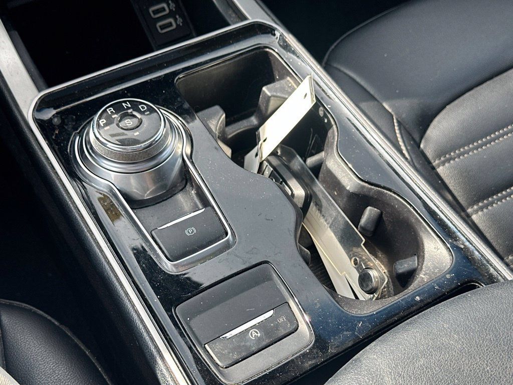 Used 2019 Ford Edge SEL w/ Equipment Group 201A FWD image 26