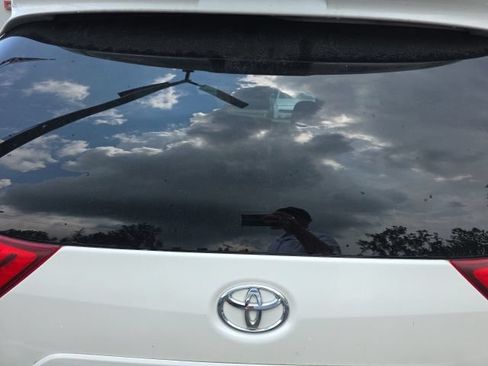 Used 2018 Toyota Sienna XLE w/ XLE Navigation Package FWD image 5