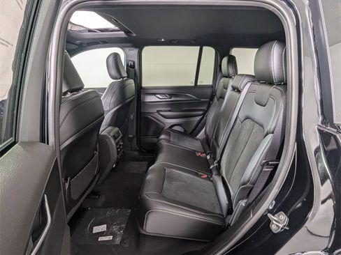 New 2025 Jeep Grand Cherokee Altitude image 23