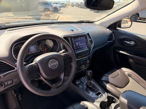 Used 2022 Jeep Cherokee Trailhawk w/ Sun & Sound Group AWD/4WD image 13