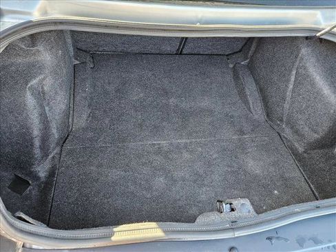 Used 2017 Dodge Challenger SXT image 6