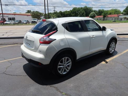 Used 2016 Nissan Juke SV FWD image 3