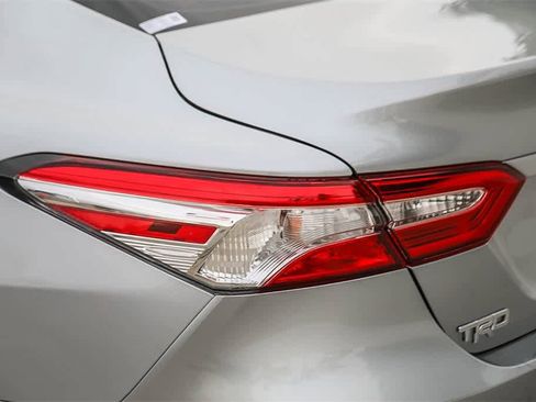 Used 2020 Toyota Camry LE image 8
