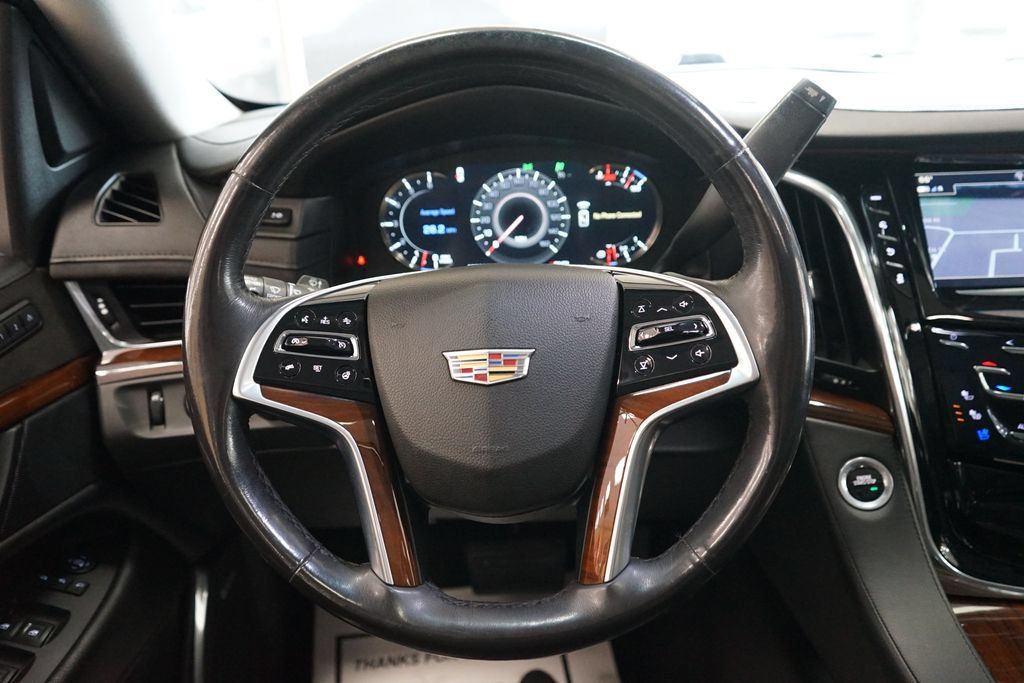 Used 2018 Cadillac Escalade Luxury AWD/4WD image 35