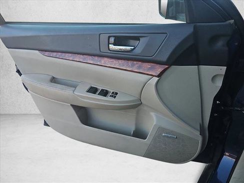 Used 2011 Subaru Outback 2.5i Limited image 20