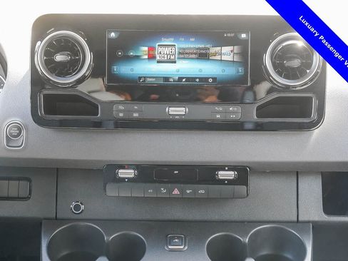 Used 2024 Mercedes-Benz Sprinter 2500 image 89