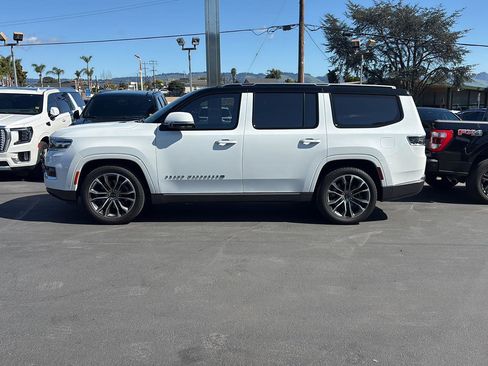 Used 2022 Jeep Grand Wagoneer Series III w/ Flexible Seating Group image 2