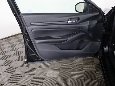 Used 2025 Nissan Altima 2.5 SV FWD image 17