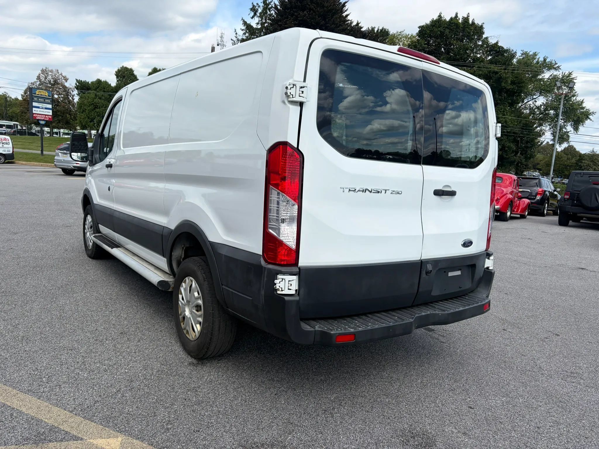 Used 2016 Ford Transit 250 130 Low Roof w/ Exterior Upgrade Package RWD image 4