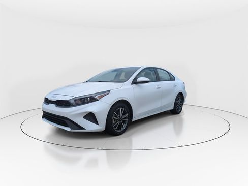 Used 2023 Kia Forte LXS FWD image 4