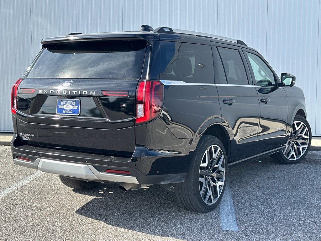 Used 2025 Ford Expedition Platinum w/ Platinum Ultimate Package AWD/4WD image 7