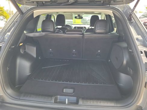 Used 2021 Jeep Cherokee Latitude Lux w/ Sun & Sound Group AWD/4WD image 9
