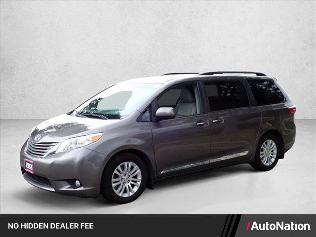 Used 2017 Toyota Sienna XLE Premium w/ Protection Package FWD image 1