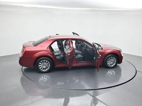 Used 2013 Chrysler 300 RWD image 41