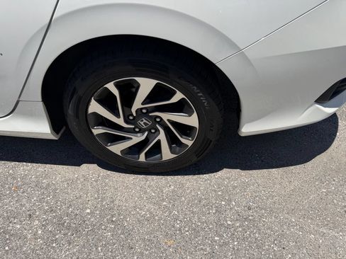 Used 2018 Honda Civic EX image 8