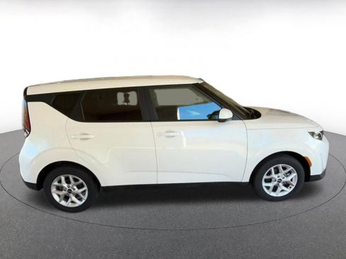 Used 2025 Kia Soul LX w/ LX Technology Package image 16