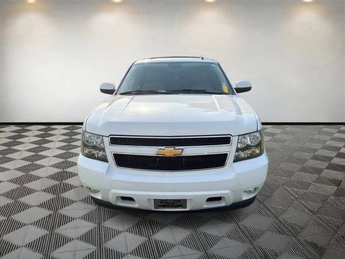 Used 2013 Chevrolet Suburban LT RWD image 2