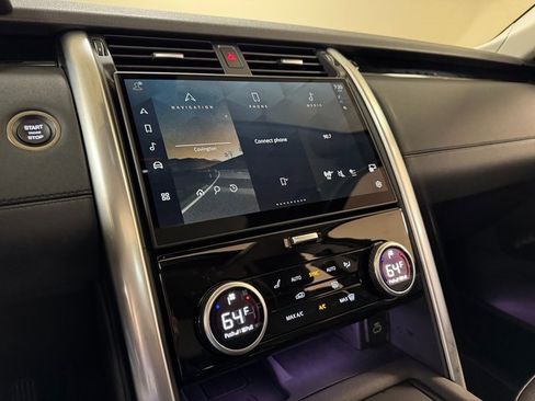 Used 2024 Land Rover Discovery S image 13