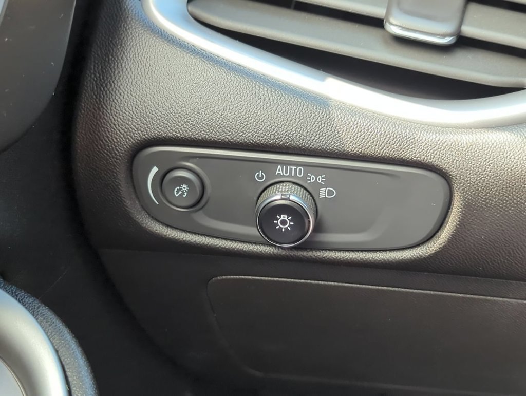 Used 2023 Chevrolet Malibu LT FWD image 17