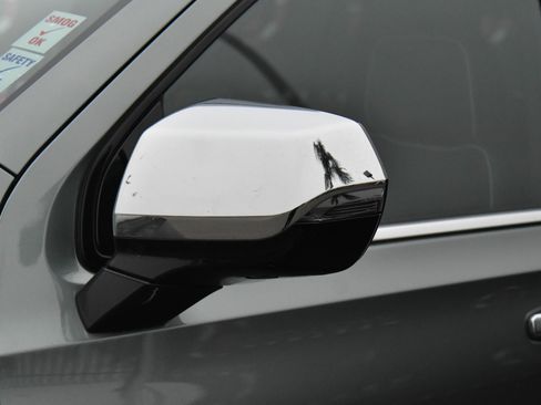 Used 2023 Chevrolet Suburban Premier image 13