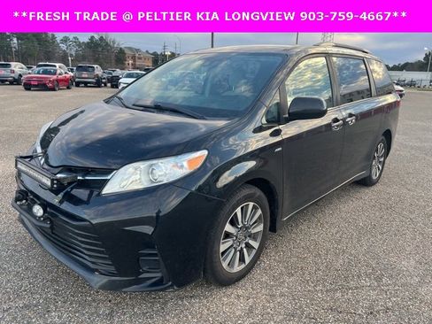 Used 2020 Toyota Sienna LE image 2