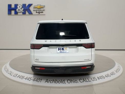Used 2024 Jeep Wagoneer L Series II w/ Flexible Seating Group AWD/4WD image 5