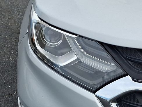 Certified 2019 Chevrolet Equinox LT w/ Sun & Navigation Package FWD image 9