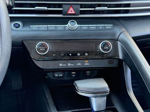 Used 2024 Hyundai Elantra SEL FWD image 18