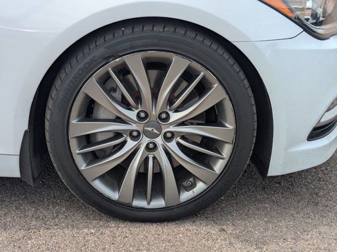 Used 2015 Hyundai Genesis 5.0 image 10