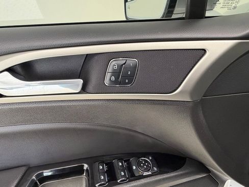 Used 2016 Ford Fusion SE w/ Equipment Group 202A image 23