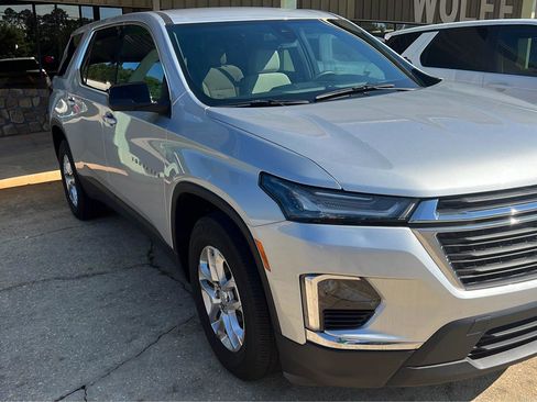 Used 2022 Chevrolet Traverse LS FWD image 5