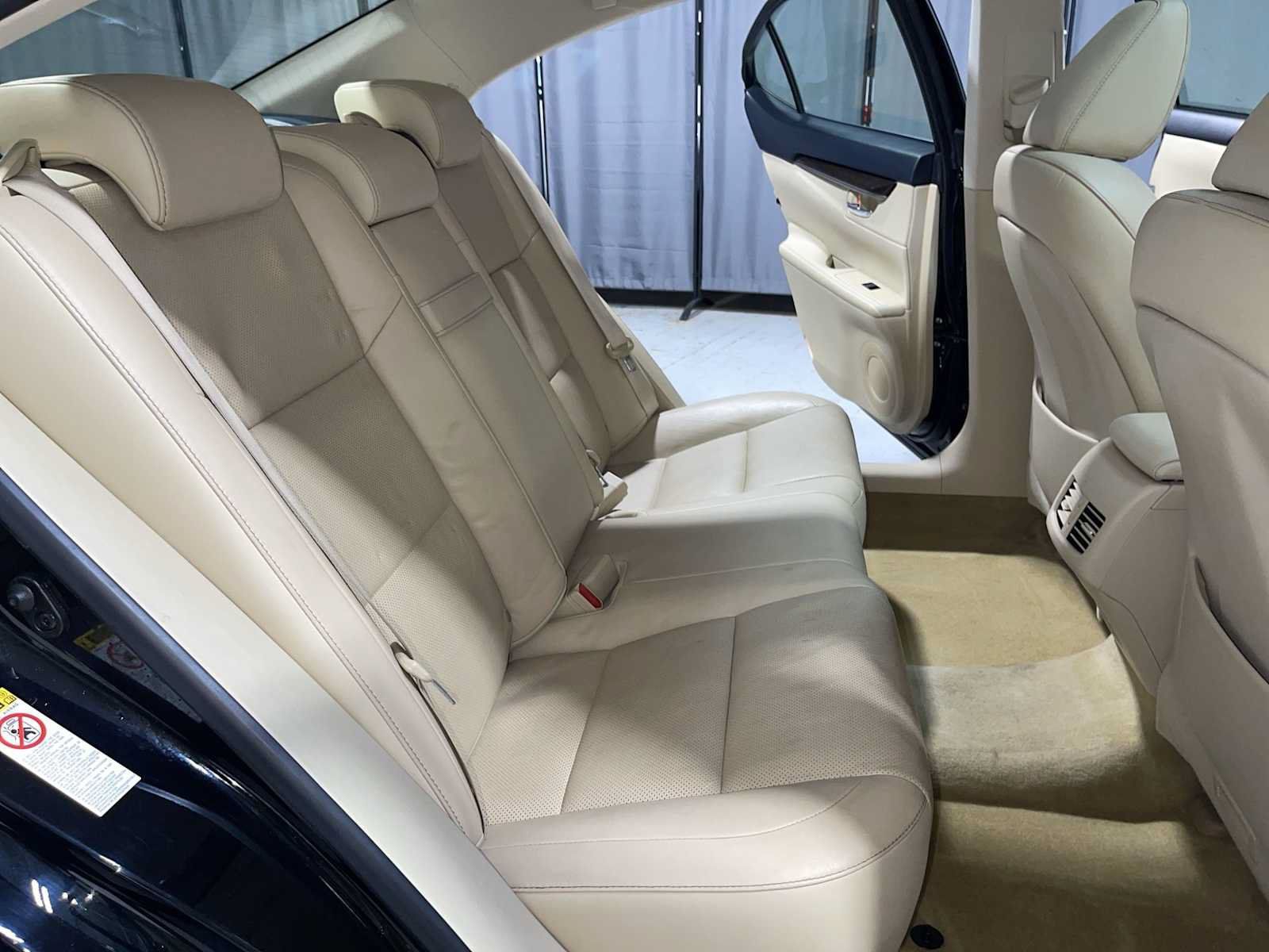 Used 2015 Lexus ES 350 w/ Luxury Package FWD image 13