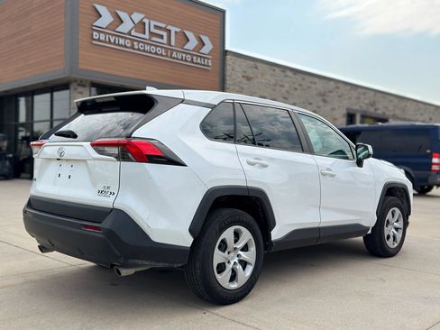 Used 2022 Toyota RAV4 LE FWD image 8