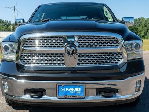 Used 2018 RAM 1500 Laramie w/ Convenience Group AWD/4WD image 3