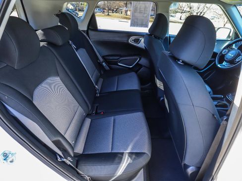 Used 2022 Kia Soul LX image 35