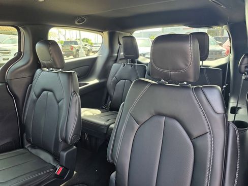 New 2026 Chrysler Voyager LX image 9