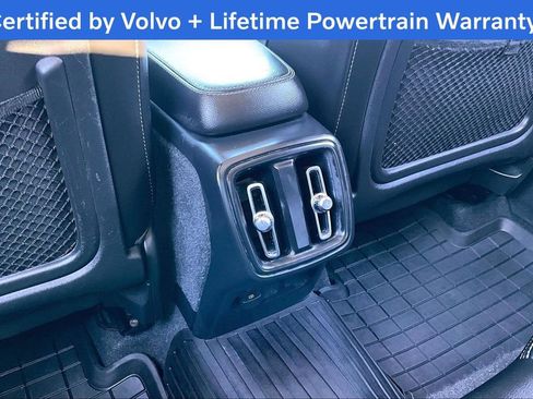 Certified 2024 Volvo XC40 B5 Plus image 31