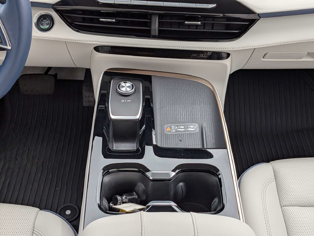 Used 2025 Buick Enclave Avenir AWD/4WD image 19