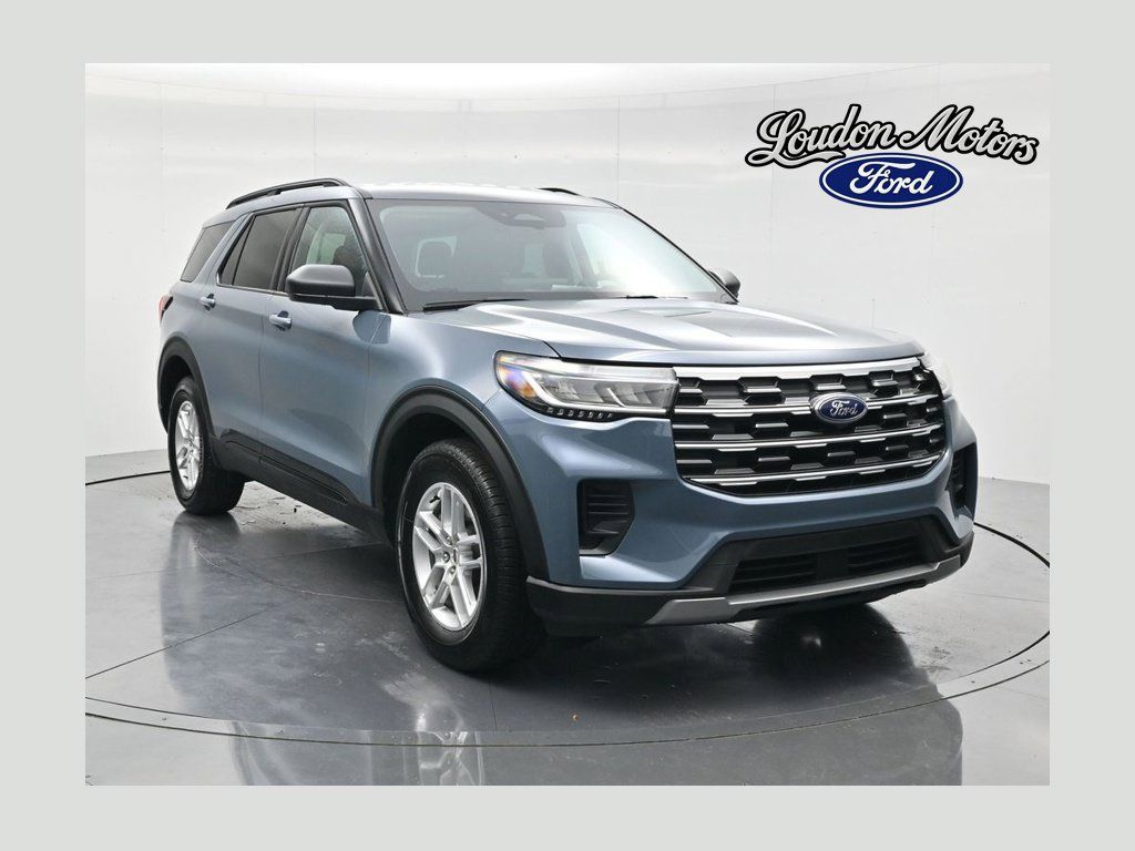 Used 2026 Ford Explorer Active AWD/4WD image 1