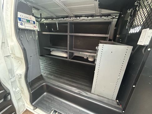 Used 2012 Chevrolet Express 2500 RWD image 12