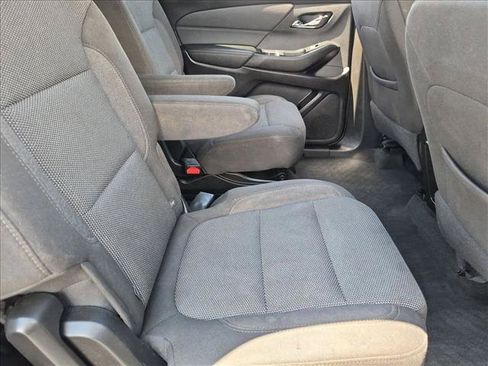Used 2023 Chevrolet Traverse LT FWD image 17