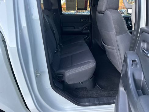 Used 2022 Nissan Frontier SV image 15