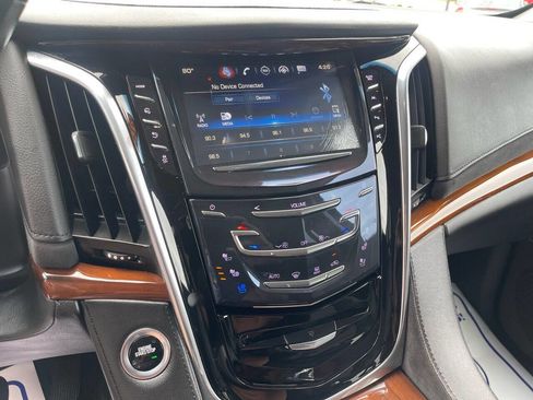 Used 2018 Cadillac Escalade ESV Premium Luxury image 33