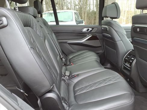 Used 2025 BMW X7 xDrive40i AWD/4WD image 13
