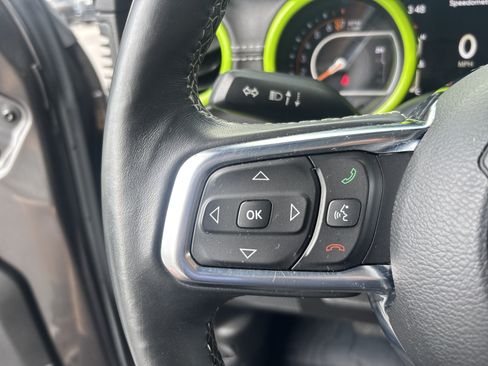 Used 2018 Jeep Wrangler Unlimited Sahara AWD/4WD image 15