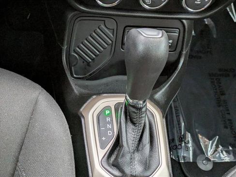 Used 2017 Jeep Renegade Latitude image 12