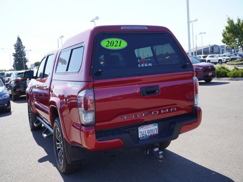 Used 2021 Toyota Tacoma TRD Sport w/ TRD Premium Sport Package AWD/4WD image 11
