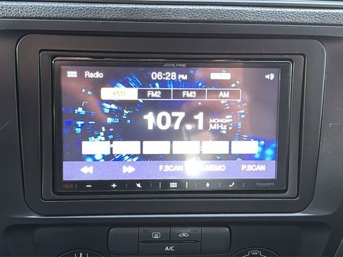 Used 2015 Volkswagen Jetta S image 33