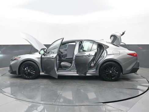 Used 2026 Toyota Camry SE image 32