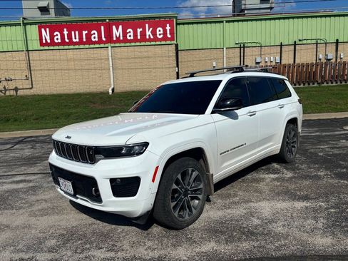 Used 2022 Jeep Grand Cherokee L Overland w/ Advanced Protech Group III AWD/4WD image 7